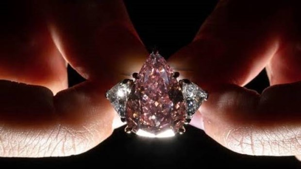 Đấu giá viên kim cương hồng Fortune Pink cỡ lớn đặc biệt quý hiếm